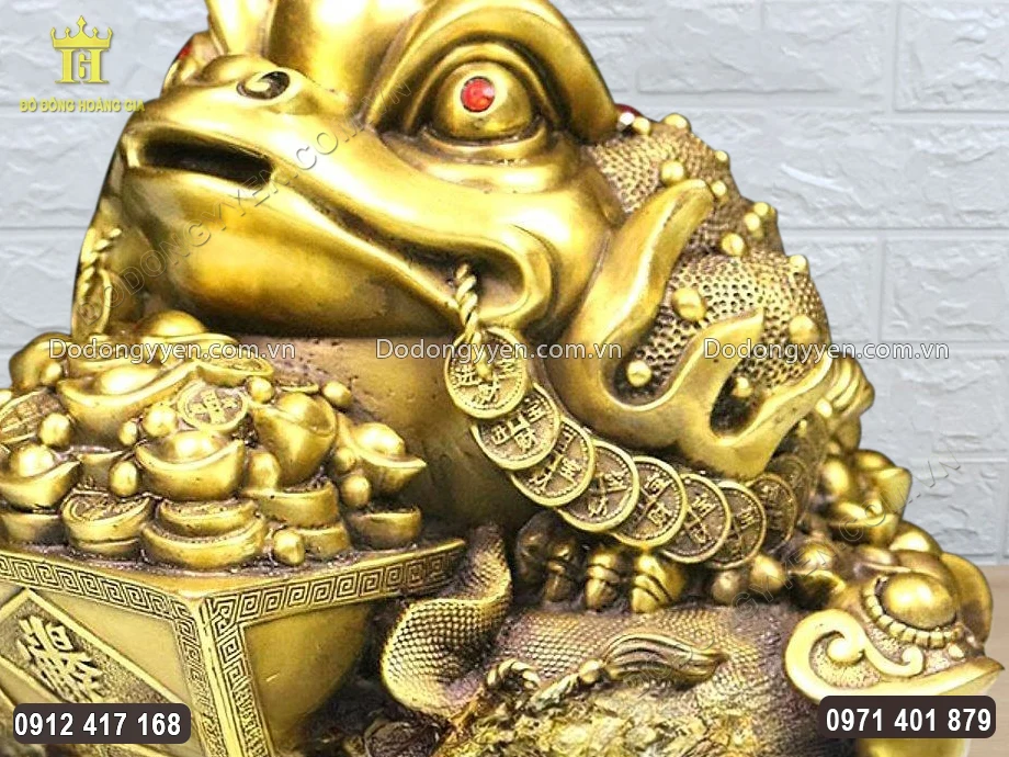 Từng đường n&eacute;t họa tiết được chăm ch&uacute;t v&ocirc; c&ugrave;ng tỉ mỉ